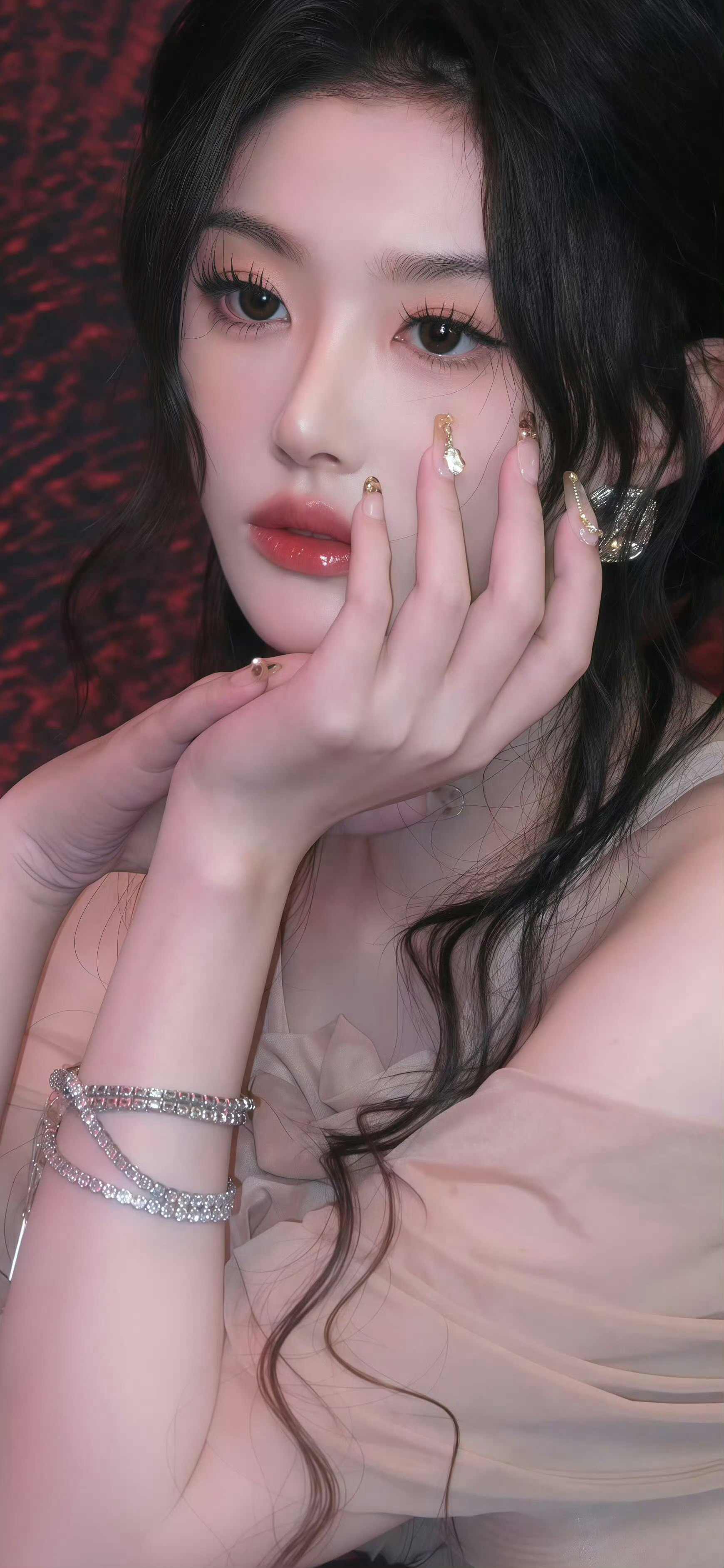 孔雪儿从一束花开始孔雪儿扔花转场真的好惊艳✨ 动作又灵又美，整个人漂亮得像花一样