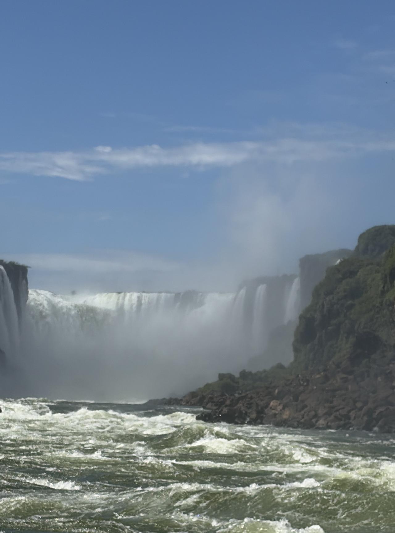 南美游之巴西：亲历伊瓜苏三重震撼260228
从河上仰望，
看它从天倾泻。
在栈