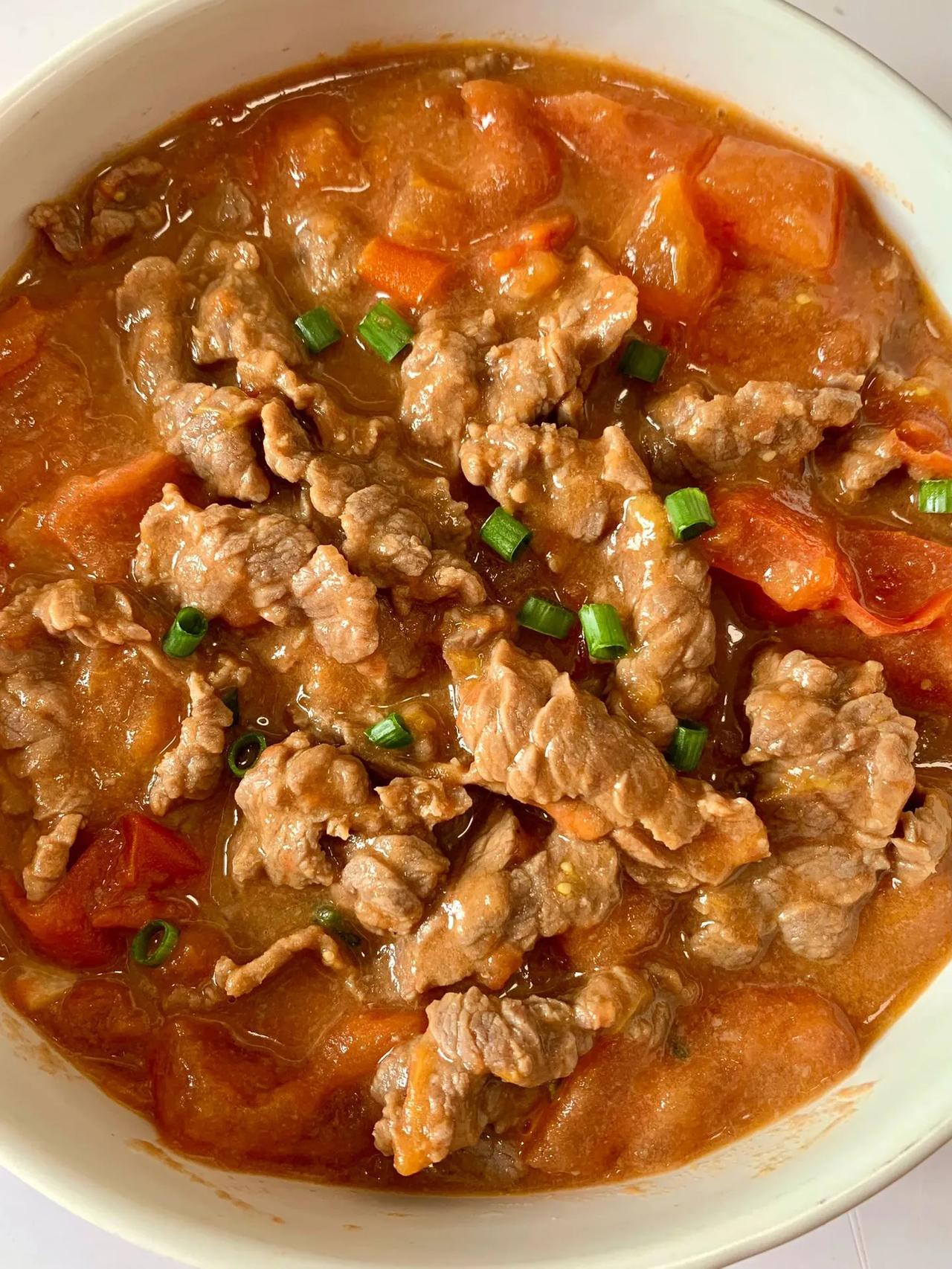 忍不住再吃一次!吃不腻的番茄牛肉饭~
       今天又吃了番茄牛肉，妥妥的低