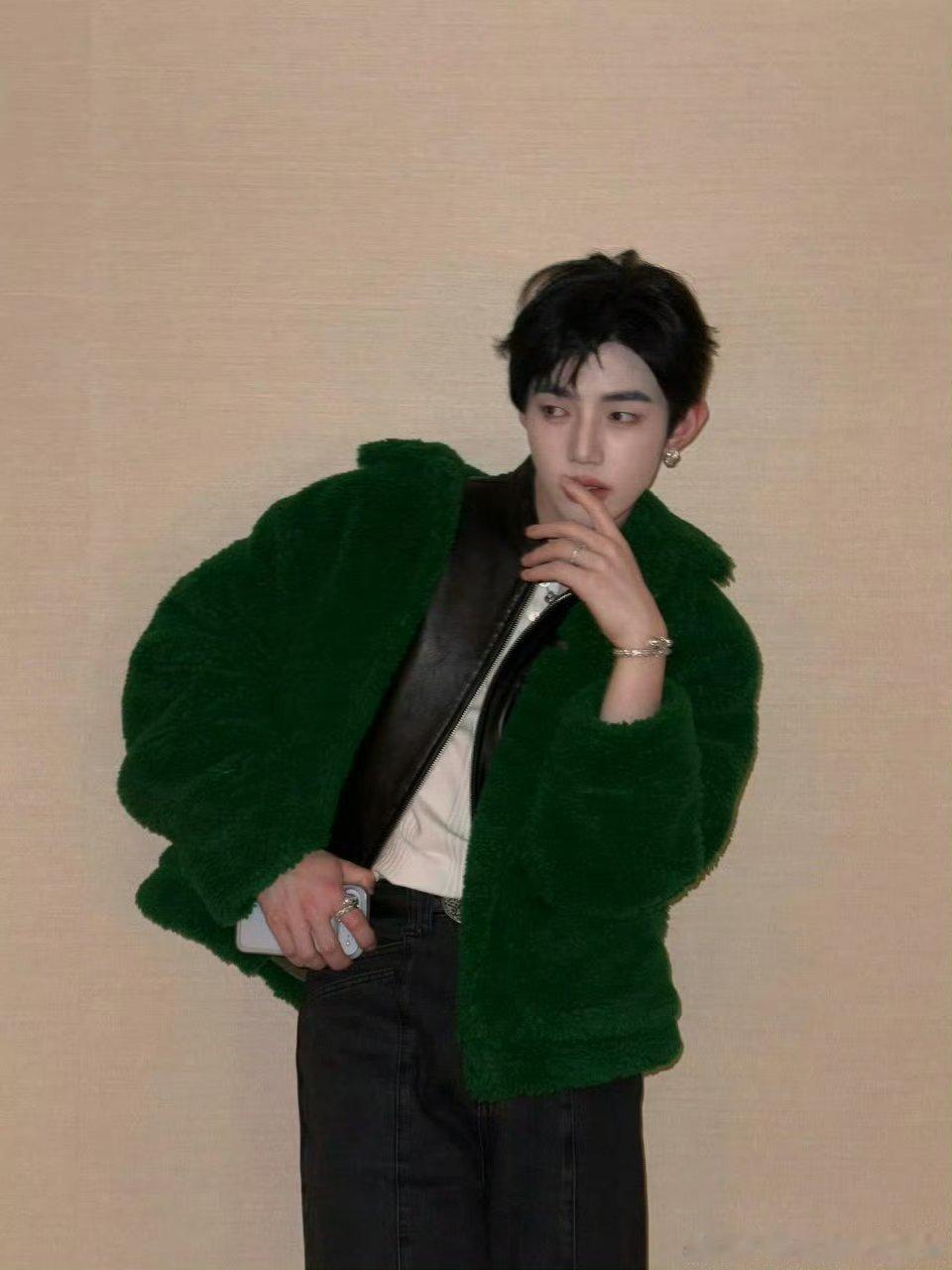 章昊 ins营业，佩戴了全套Bvlgari珠宝  顶级骨相配顶级珠宝