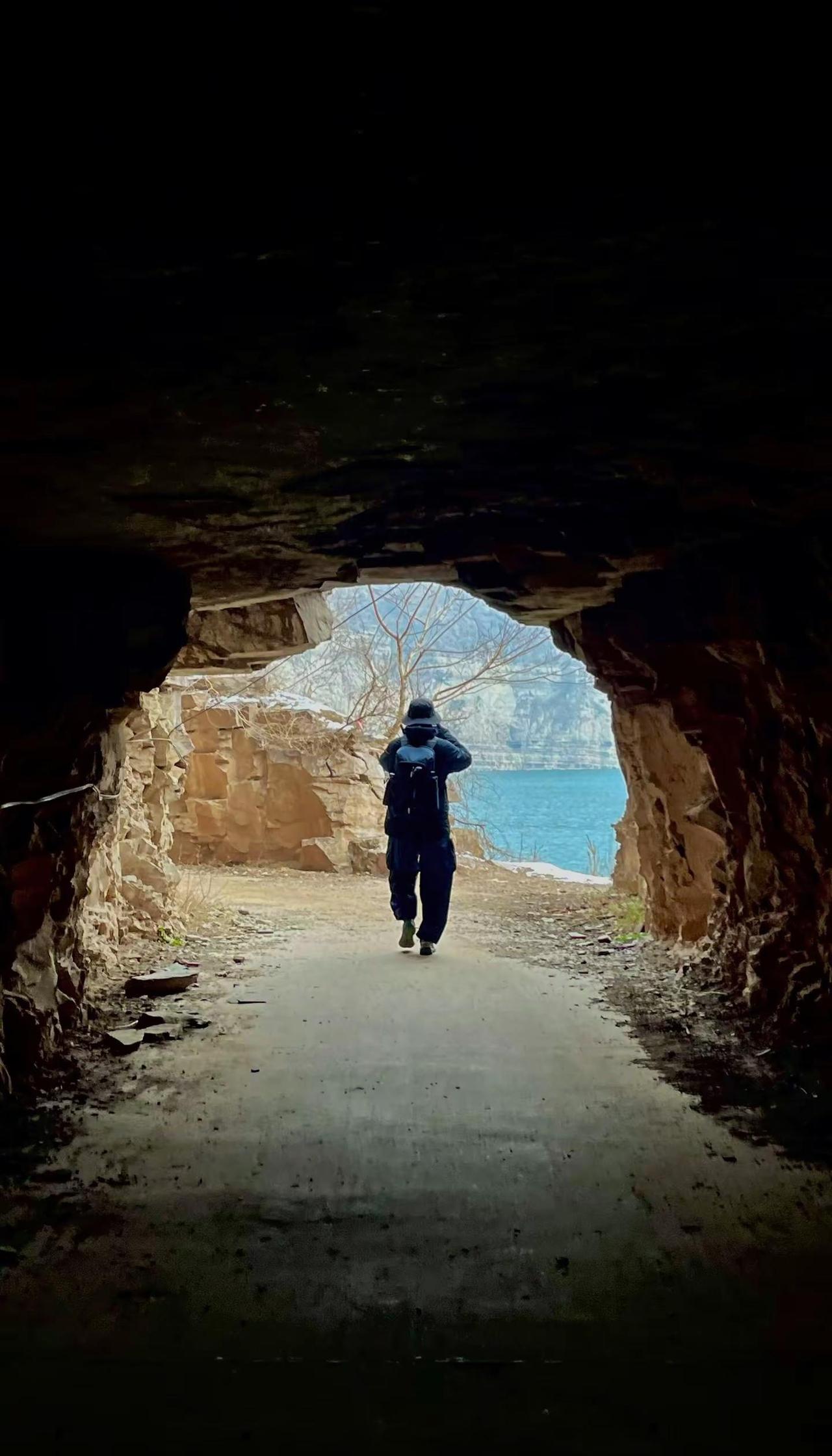 26首爬告竣。 徒步正反穿33公里，用10小时，爬升1173米。修路长心平。徒步