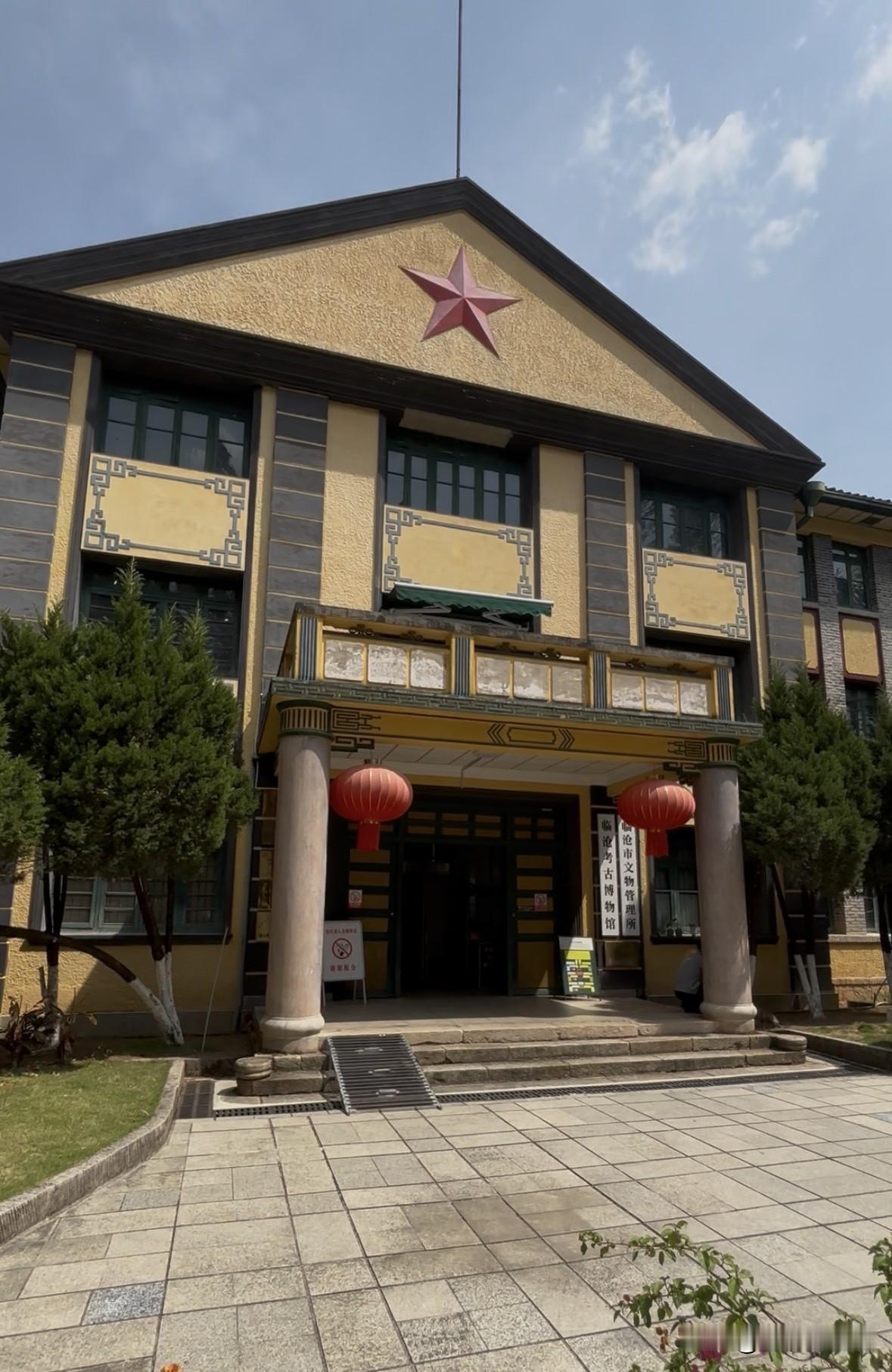 临沧的考古博物馆，展示了临沧及周边地区的考古成果。那些精美的壁画、劳动工具和瓷制