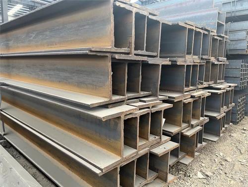 中国钢铁业与国际铁矿石三巨头——澳大利亚、英国、巴西的铁矿石企业，围绕定价权展开