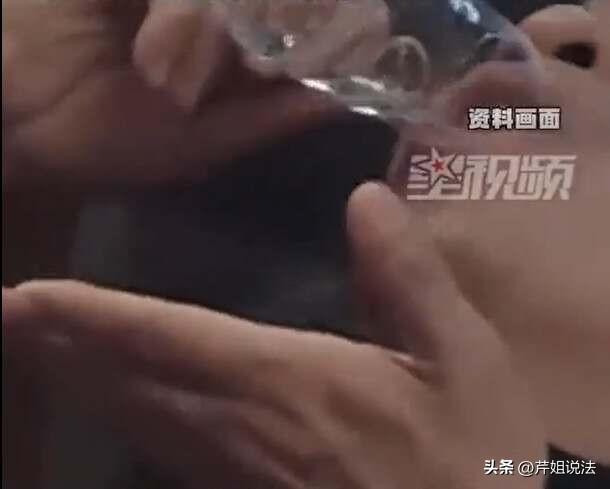 云南丽江，一男子熬夜打完游戏，先跟几个哥们去出租屋里喝酒，喝完酒之后又被他人邀约