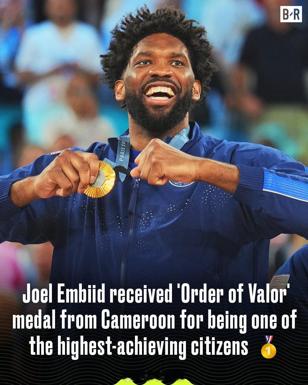在获得2024巴黎奥运会男子篮球冠军后，Joel Embiid 恩比德获得了喀麦