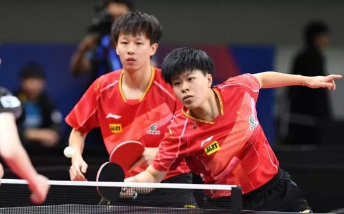 国乒2对混双组合晋级半决赛
乒乓球亚锦赛混双1/4决赛
林高远/王艺迪3-0张本