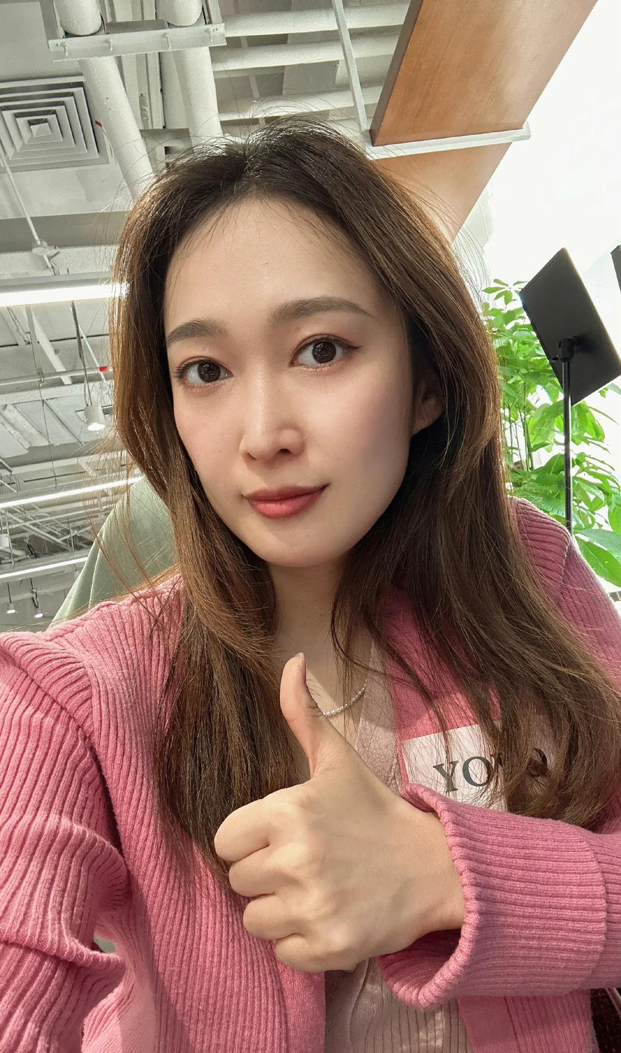 哈哈，东方甄选YoYo在社交媒体平台发文：韩国tony技术针不戳，不是剪的好，而