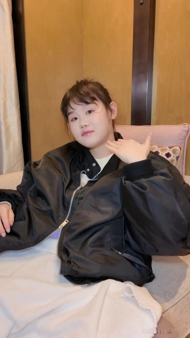 1月10日，奥运冠军张家齐更新生活日常vlog，并配文“腹肌而已，一下子就有了”