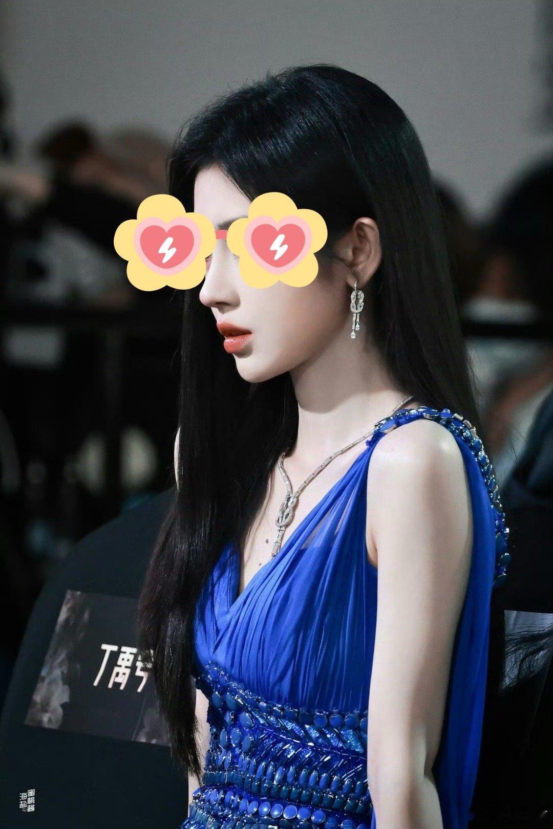 鞠婧祎 蓝色妖姬这咋像变了一个人 钮钴禄·鞠 