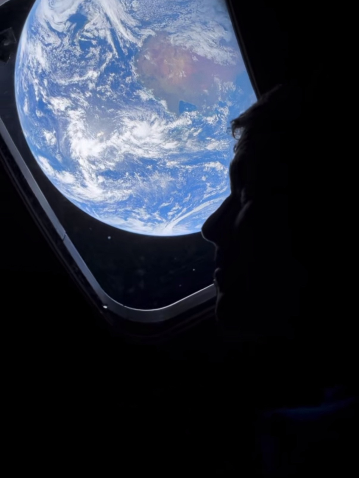 NASA宇航员带了一台iPhone 17 Pro Max上太空于是就有了下面这么