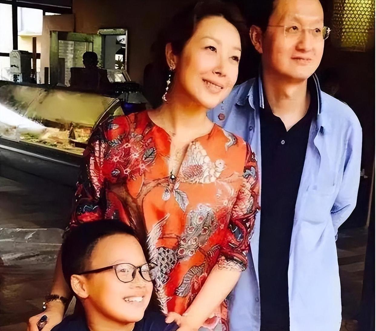 孙悦33岁嫁大9岁10亿富豪，生了冠军儿子，50岁复出如今成人生赢家！
孙悦儿子