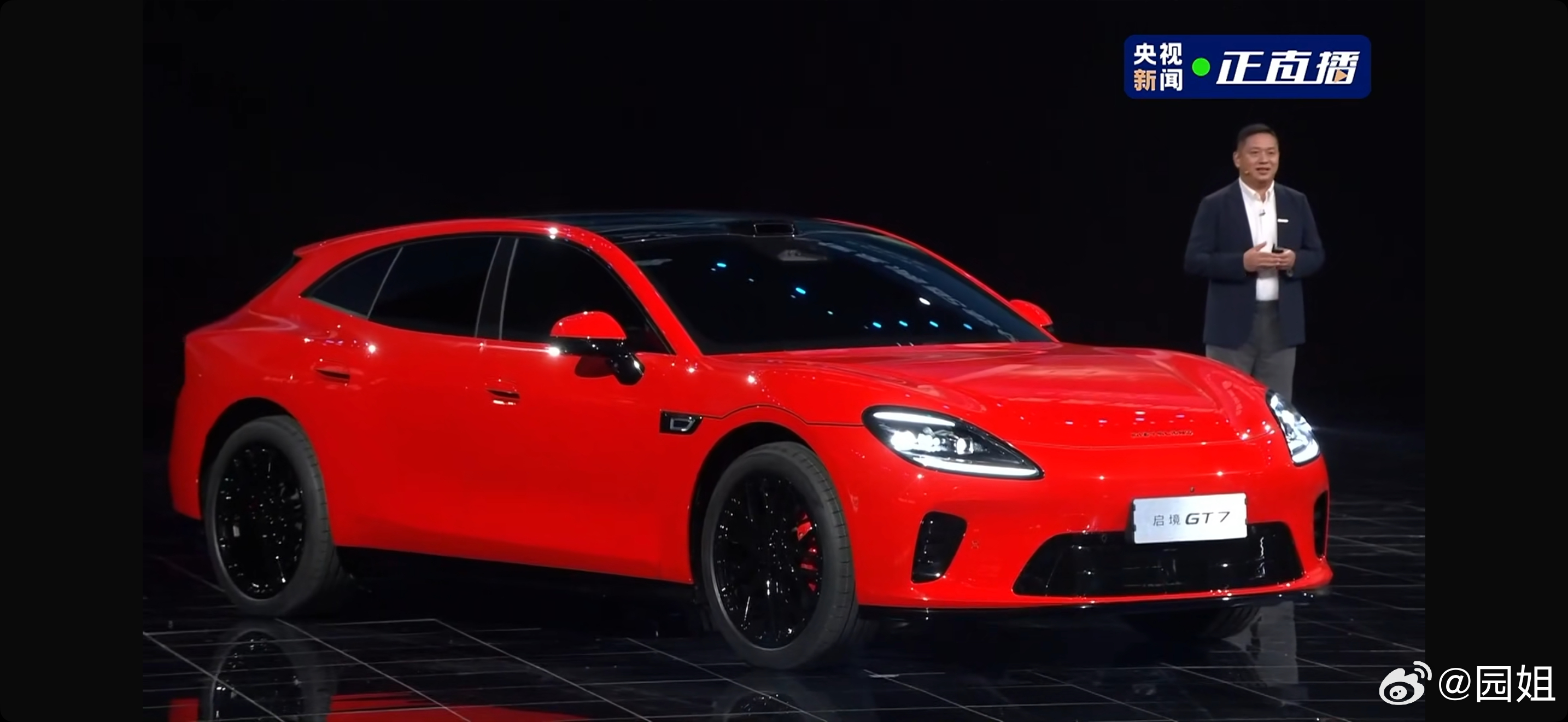 启境GT7配备前双叉臂后H臂多连杆悬架，结合前副车架六点式固定连接，悬架侧向刚度