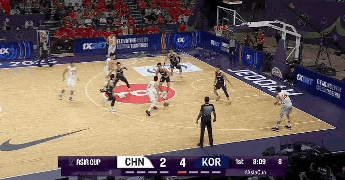 半场15分 王俊杰太香了！！！中国男篮暂时领先韩国男篮11分 今天又是吹爆王俊杰