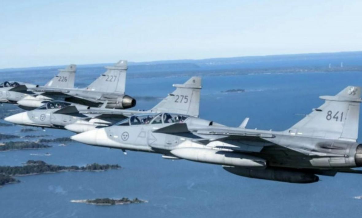 【瑞典将援助乌克兰“鹰狮”战机】

根据乌克兰“防务快报”的报道称，瑞典正与乌克