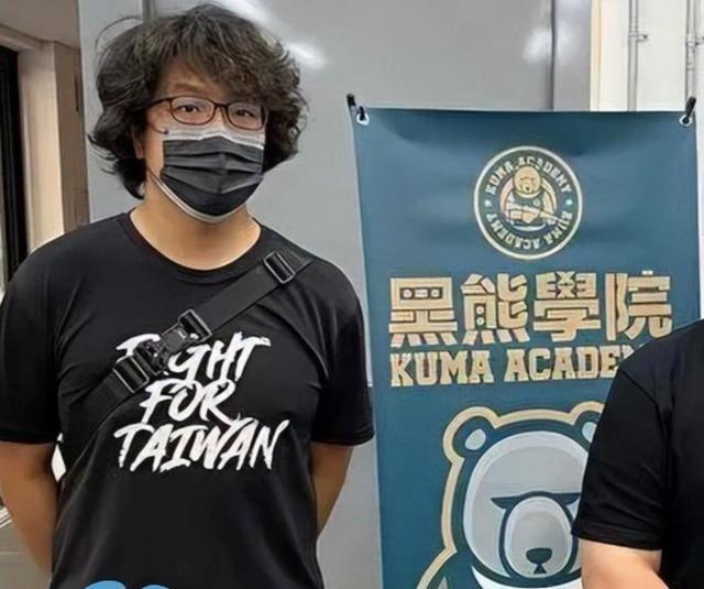 为了保住自己的小命，沈伯洋现在正在想方设法洗脱自己。

沈伯洋念书还行，考上台湾