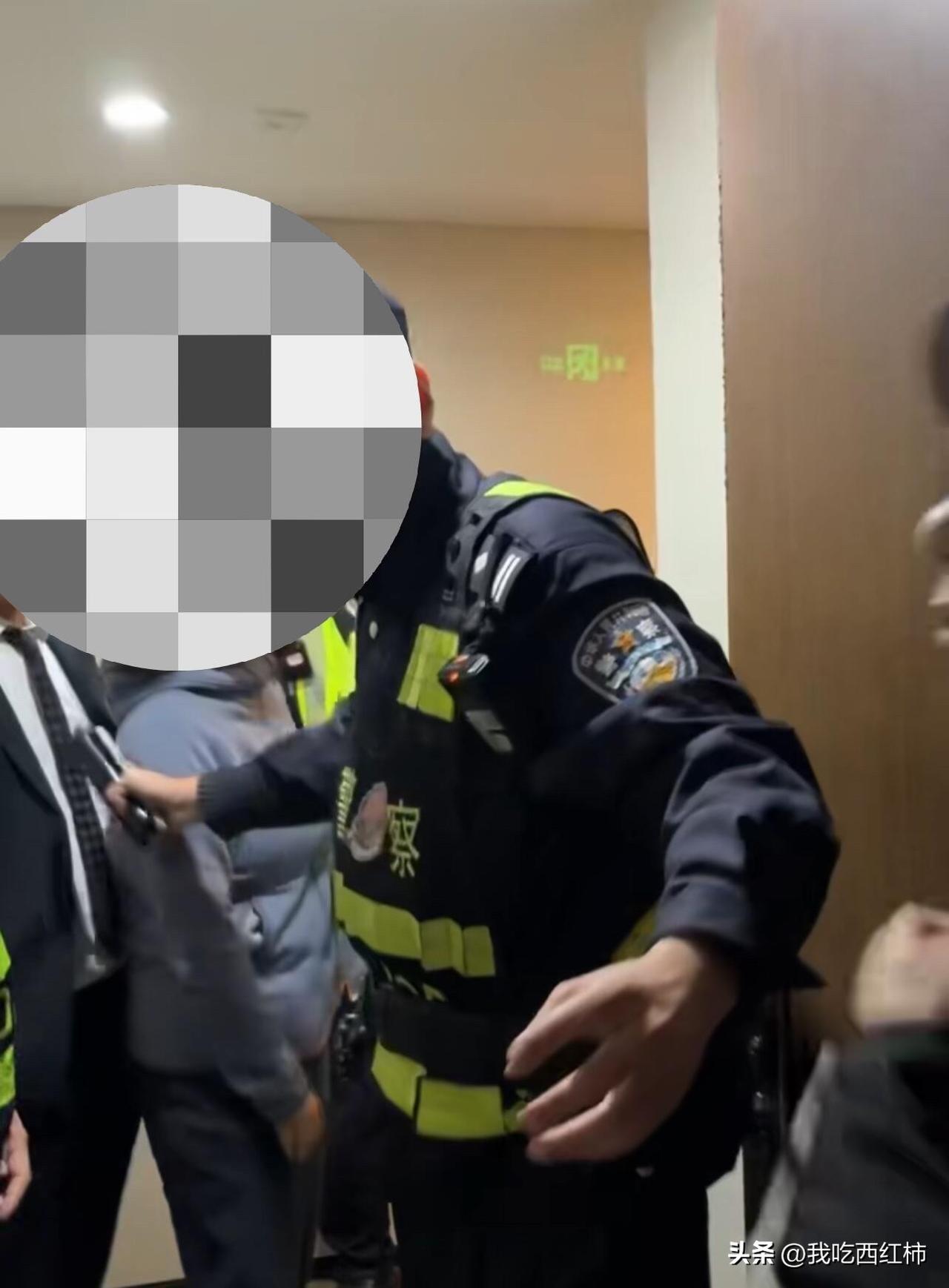 租房被骗
二房东不给房东租金，房东上门收房，物业也配合房东给我们断水断电，我们合