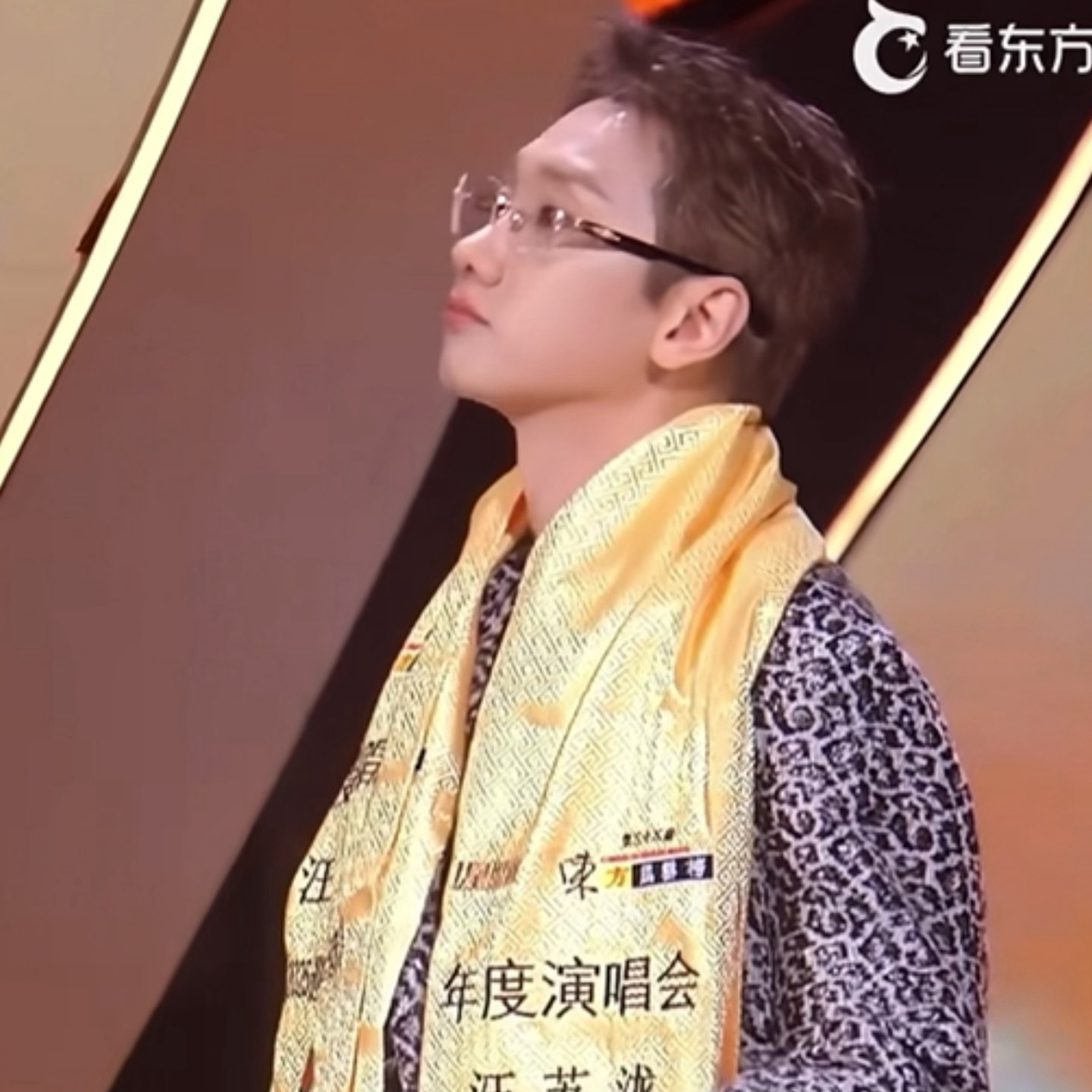 哎哟围巾好多脖子不够放咯 