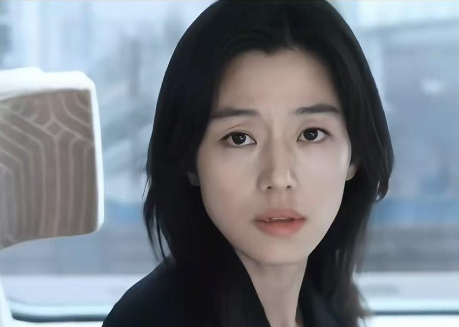 连韩国媒体也在报道全智贤和她新剧的事，但他们的关注点很清奇，更诧异于中国人怎么能