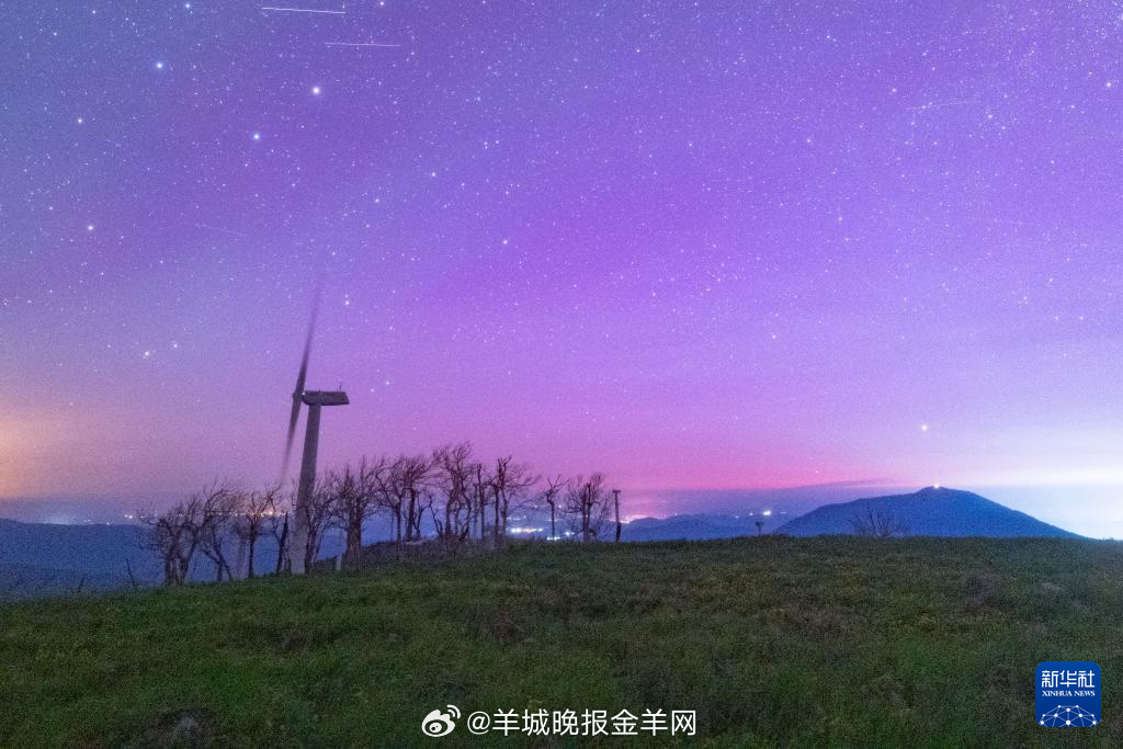 #晚安#【繁星夜空，每个人都是独特的星辰】每个人都有不一样的闪光点，无需比较谁的