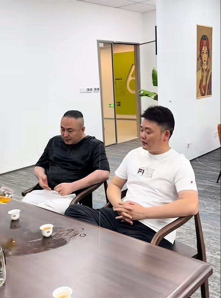 江苏沛县兆主任，一心想当网红，今天他和沛县大网红二哥的好兄弟晓森去了苏州。苏州笑
