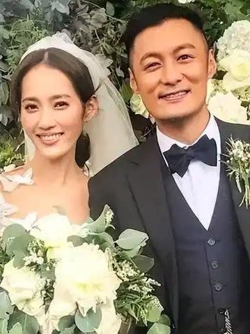 余文乐离婚：打败婚姻的从来不只是时间

近期，余文乐和妻子9年的婚姻体面分手，让