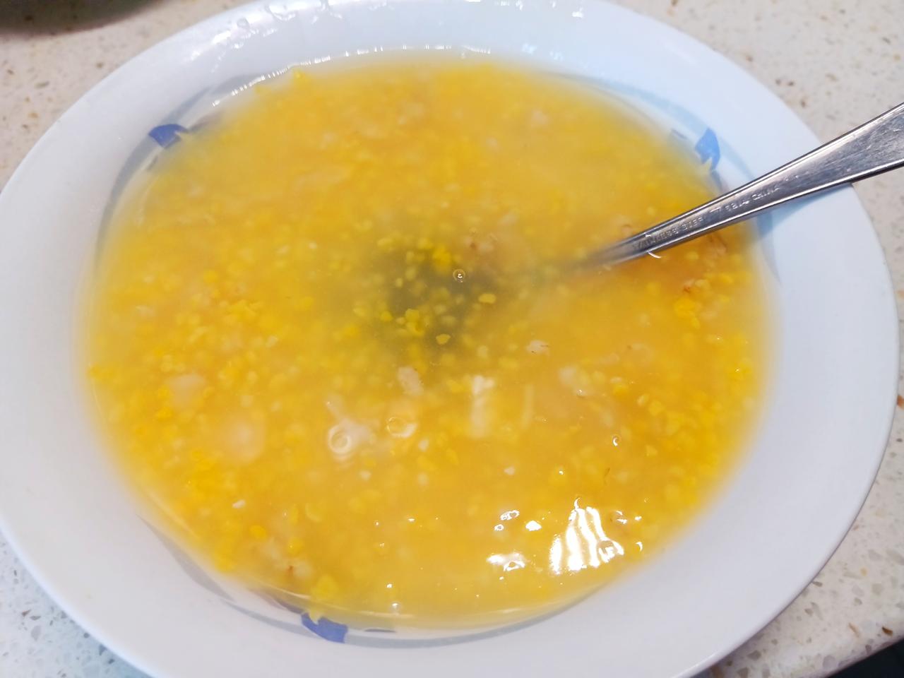早上，老伴被他战友邀约，要去临汾办事。
事发突然，来不及做别的，烙两张发面空心饼