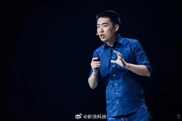 【李想临时召开线上公司全员会李想要求人形机器人尽快落地亮相】据报道，1 月 26