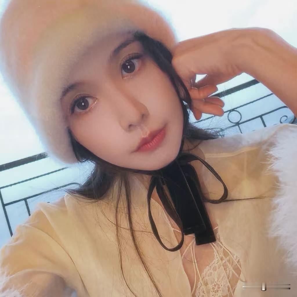 快52岁的林志玲最新照片看着像是25岁小姑娘，第一眼看到还以为“整容”了，也不知