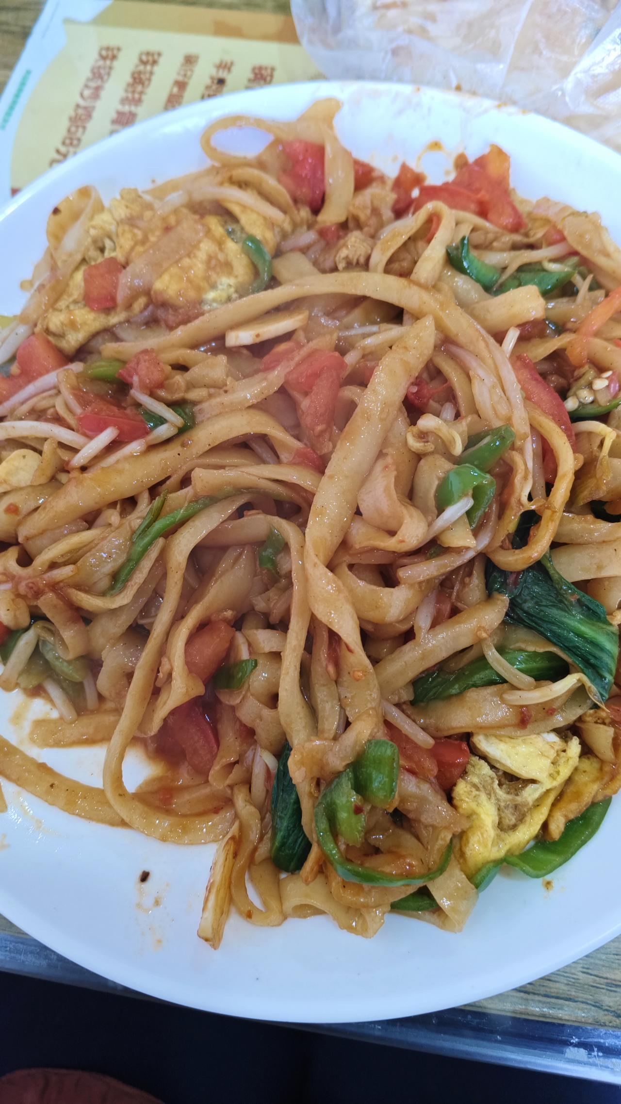 看一个女人，你去掉她的性价值，这个人还可以交往，那么她就是值得的朋友。看一个男人