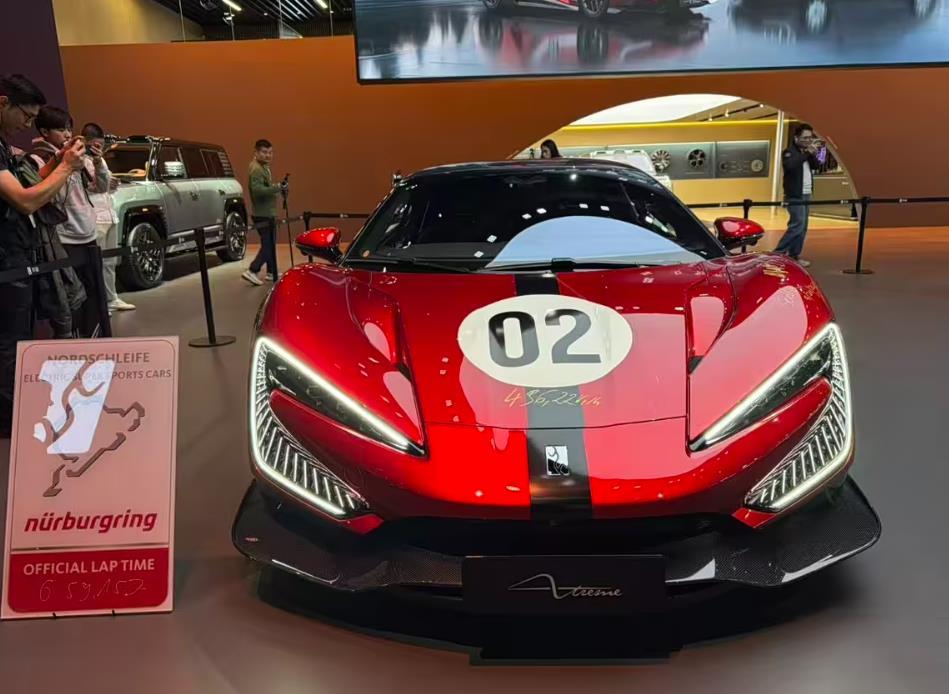 Xtreme亮相，限量发售30台，是比亚迪技术集大成者。其前机盖双贯通，配超大碳