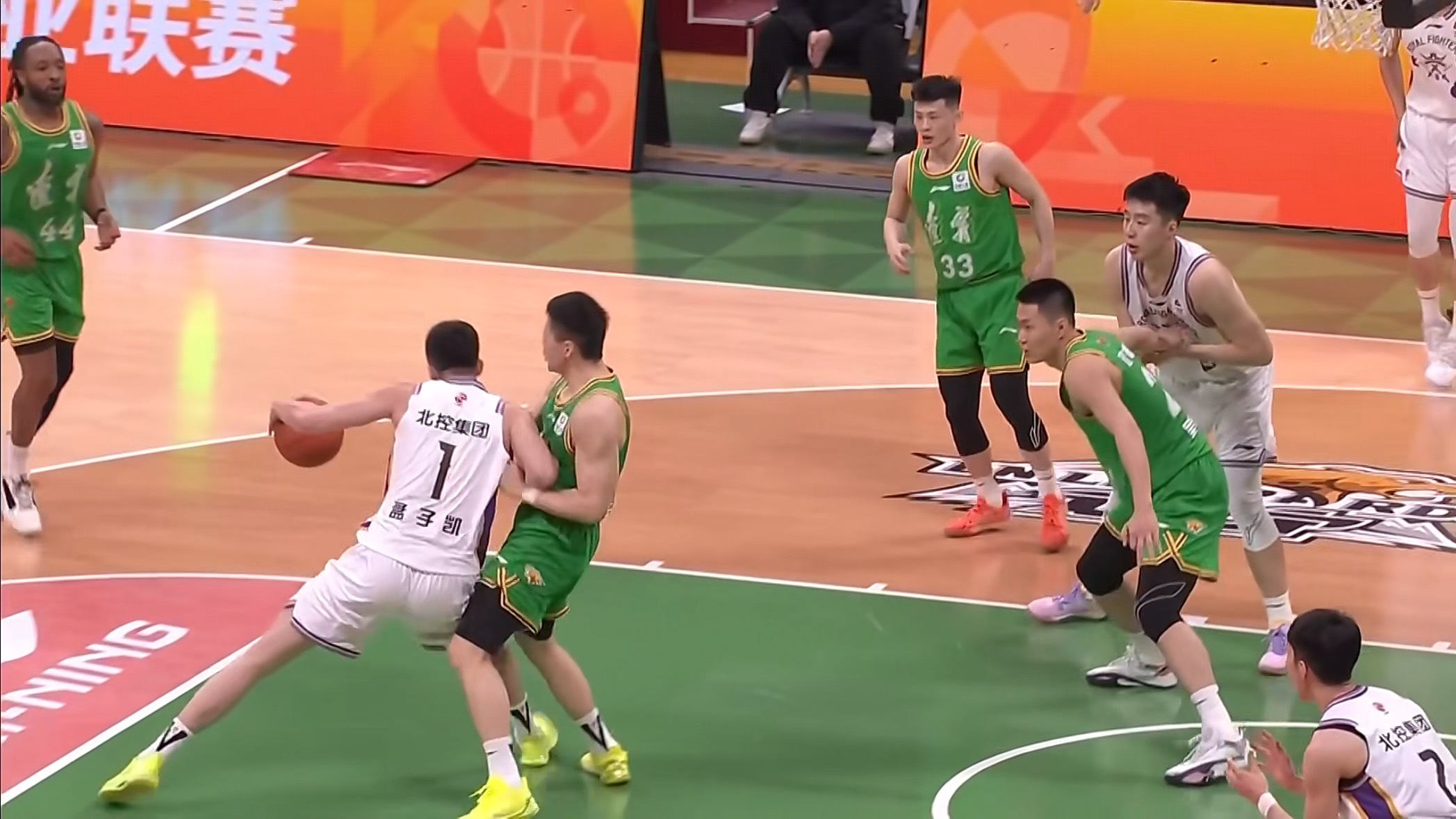 不止漂亮的进攻，杨导会鼓掌强硬的防守，杨导也会鼓掌大姜辽宁男篮vs北控男篮辽宁男