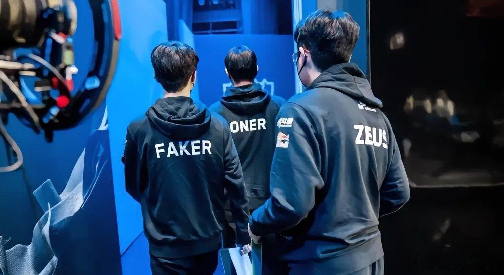 韩媒专访Faker：我的队友能夺冠，这比我自己夺冠更开心Q：你获得了第四个全球总