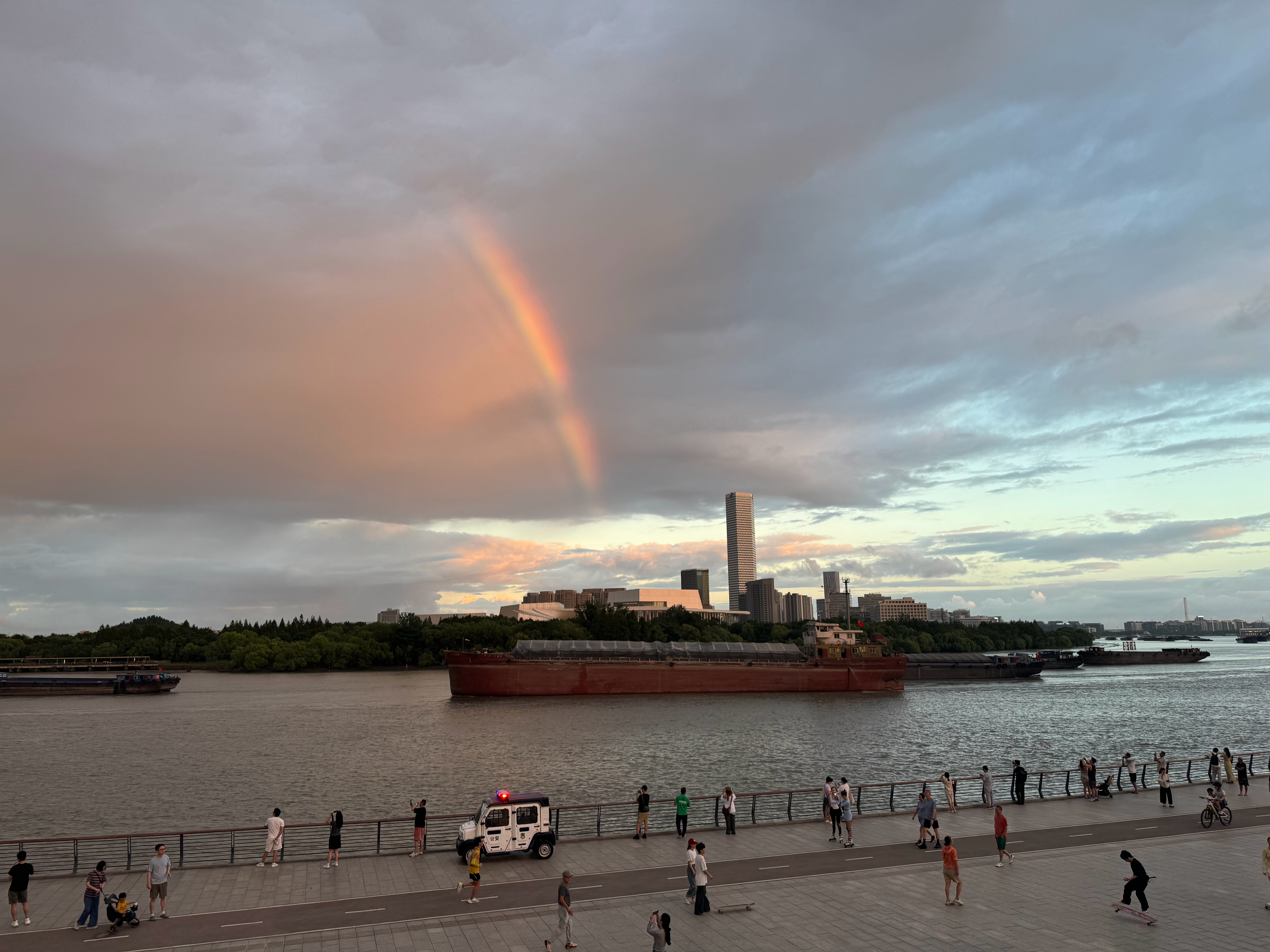 周一快乐，给大家分享下幸运彩虹🌈评论+关注抽10个小伙伴平分200现金红包🧧