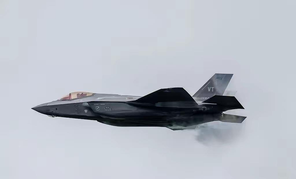 伊朗这次最大的贡献就是打破了很多美军“神话”。

此前，伊朗不仅打击了美军基地，