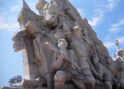 1934年，国民党少将救下近9万红军，1951年却被判处死刑，毛主席紧急下令：此