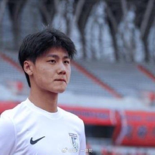 毛伟杰出任首发左后卫毛伟杰出生于2005年，现年21岁，身高1.75米，原为边前