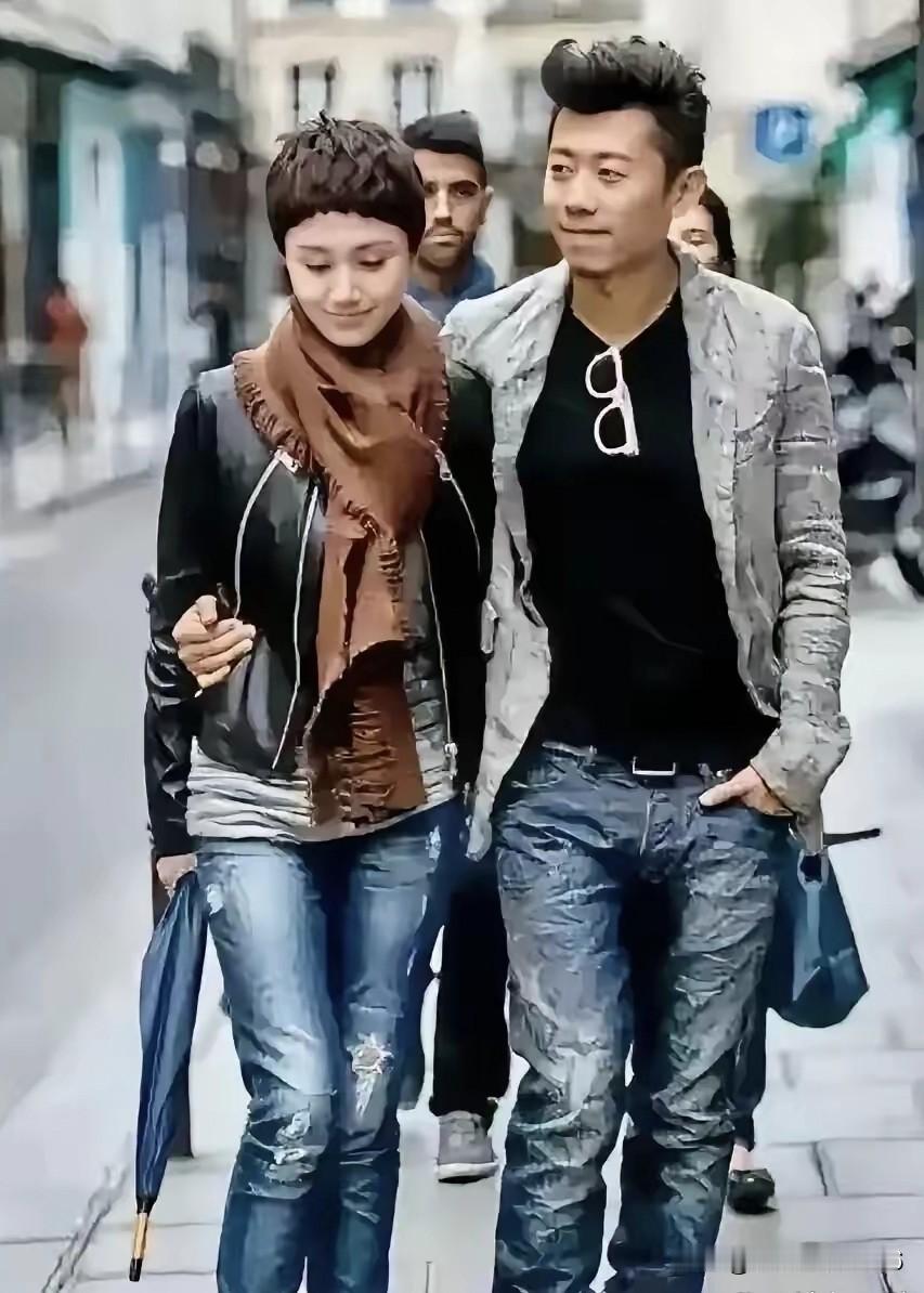 在娱乐圈这个看似繁华却充满变数的世界里，有一对夫妻始终低调而坚定地走着自己的路。