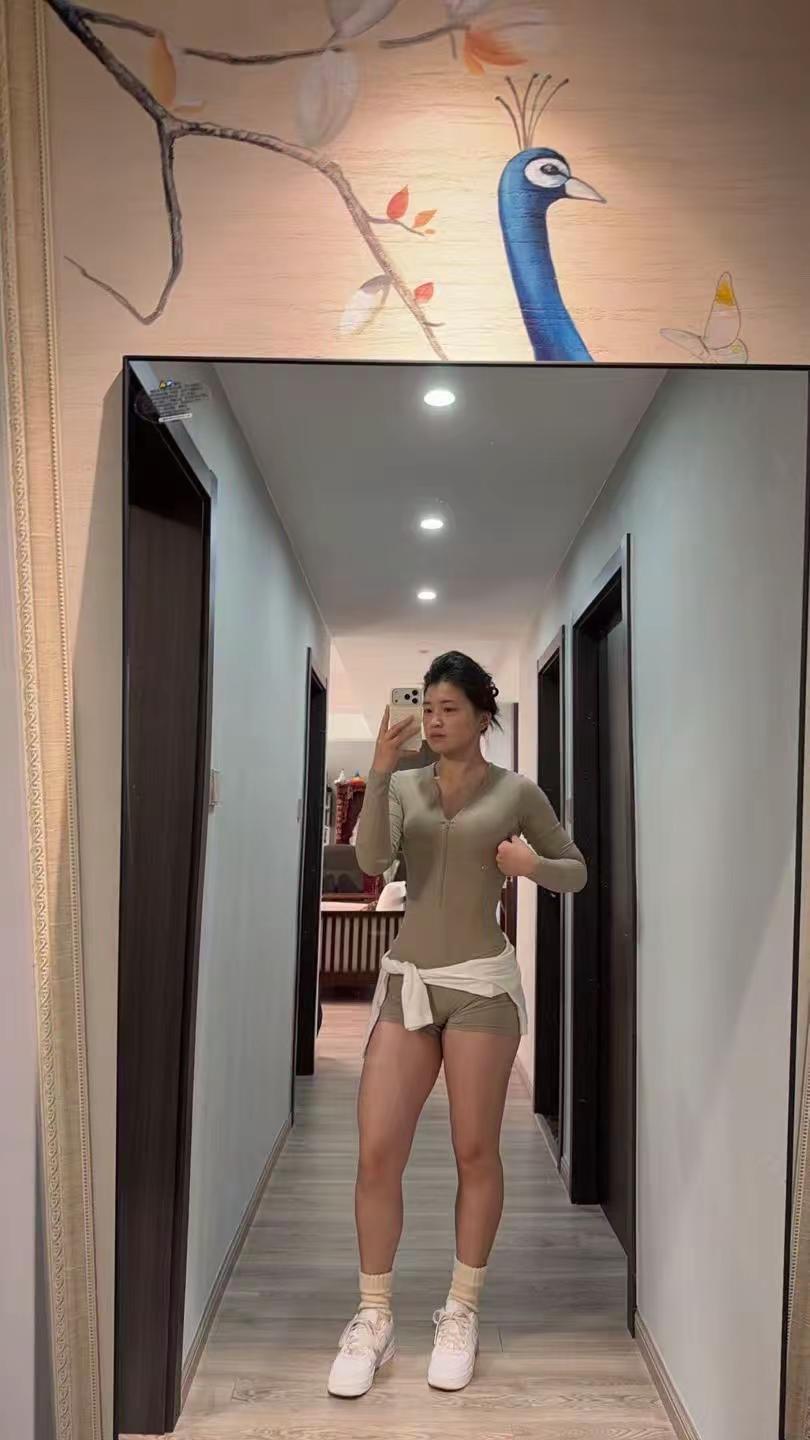 我保证我是天使只是偶尔有点坏小肚腩 健身穿搭