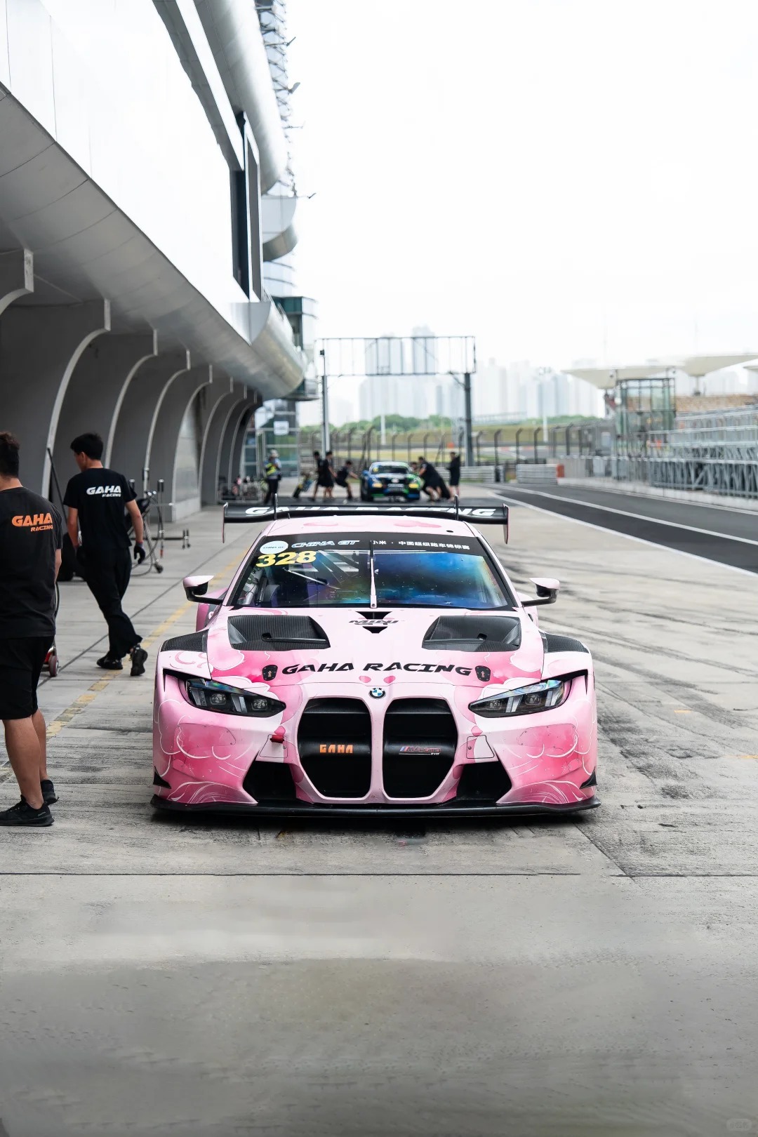 谁能不喜欢粉粉的M4 GT3 EVO车的新衣