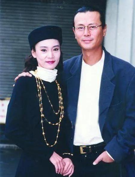 1997年，38岁的刘雪华怀了刘德凯的孩子，分外开心的她正在筹备婚礼，突然接到了