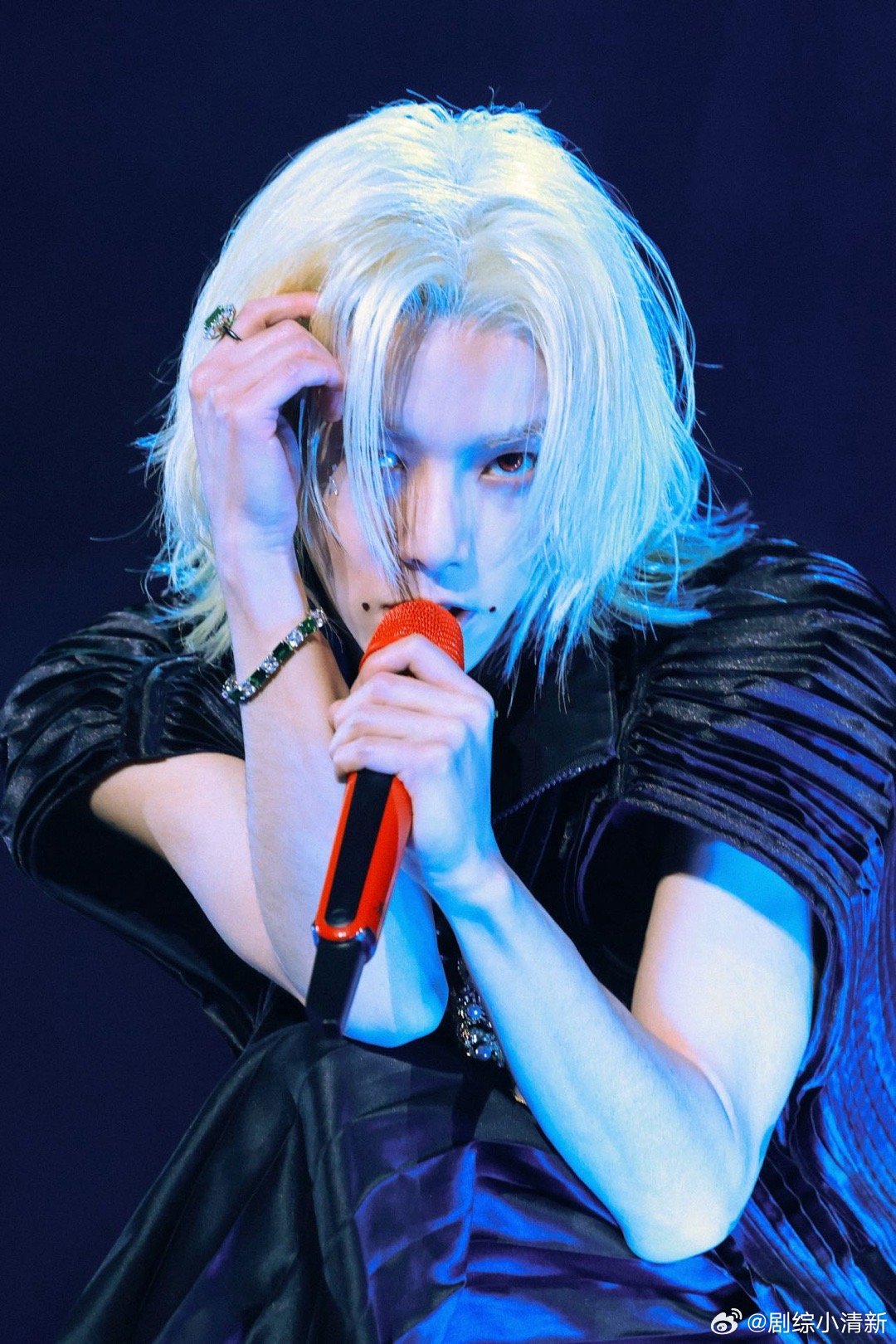 华晨宇火星乐园2.0真的来了 抚仙湖音乐秀场，五一假期，火星乐园2.0。这次不是