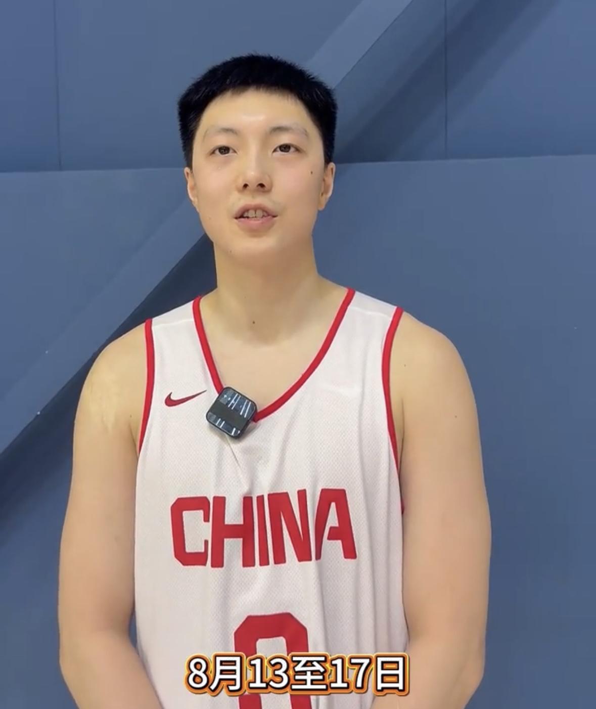 胡明轩出镜喊话球迷，相约顺德现场观战！
2026中国男篮热身赛将于8月13日至1