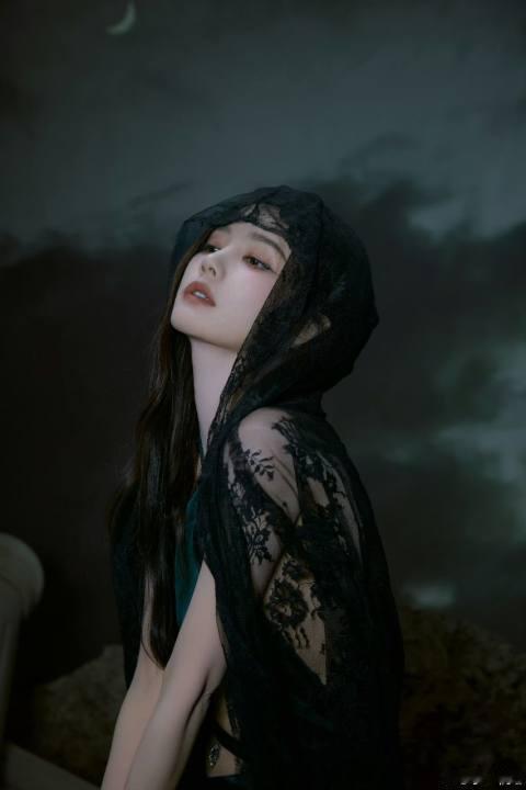 李一桐一场华丽诡谲瑰丽璀璨的蜕变  好美啊一桐，暗黑系look好适配 