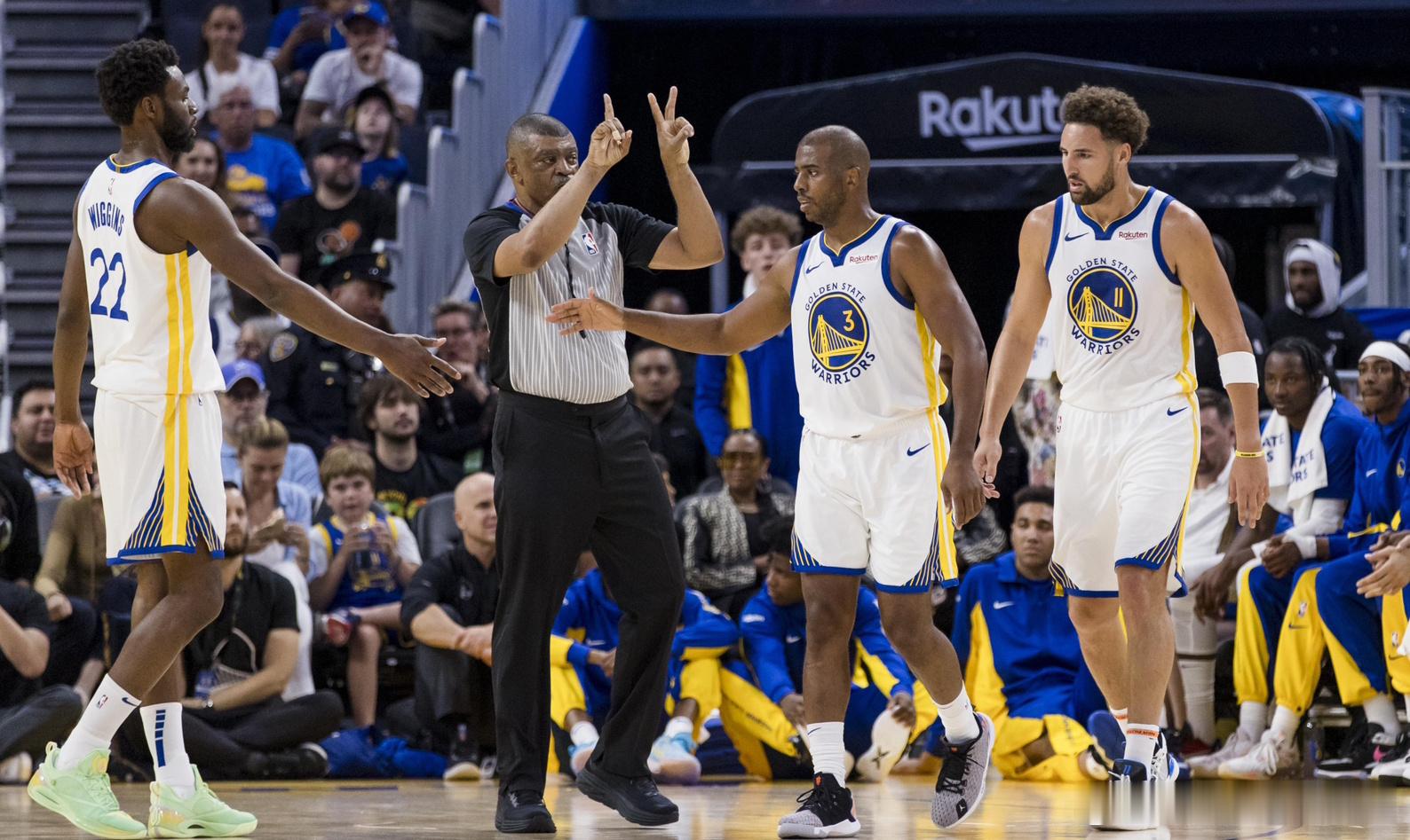 名记Lowe谈勇士的阵容轮换：“勇士的首发阵容正在发挥作用，所以不能随意改变。在