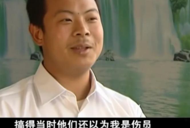 江西女导游车祸昏迷14天，醒来后就告诉母亲：“救我的人，是个白衣男子！”医护人员