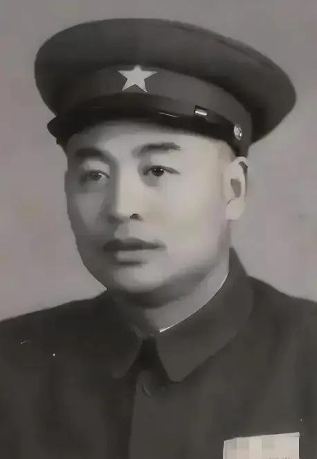 1955年9月，第16军首任军长尹先炳，被授予大校军衔，成了全军唯一一个没有被授