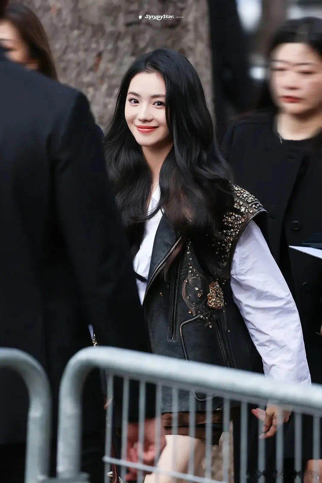 感觉刘浩存这个妆造还挺适合她 ​​​