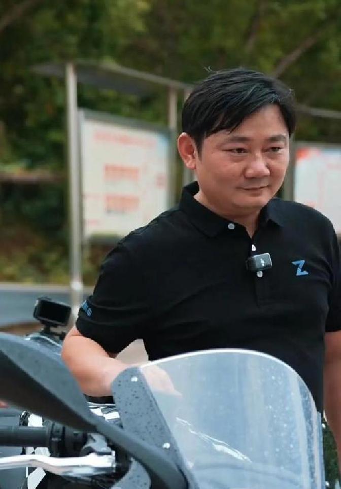 【张雪回应拒绝跟华为合作】张雪回应拒绝华为邀约 4月28日消息，张雪近日公开回应