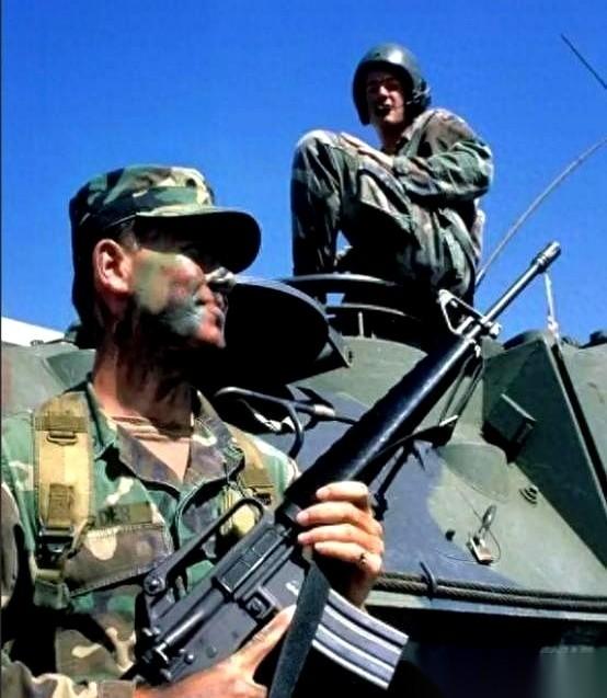 有人算了一笔账：如果咱14亿人，每人掏1000块，凑出1.4万亿，这笔钱，够打一