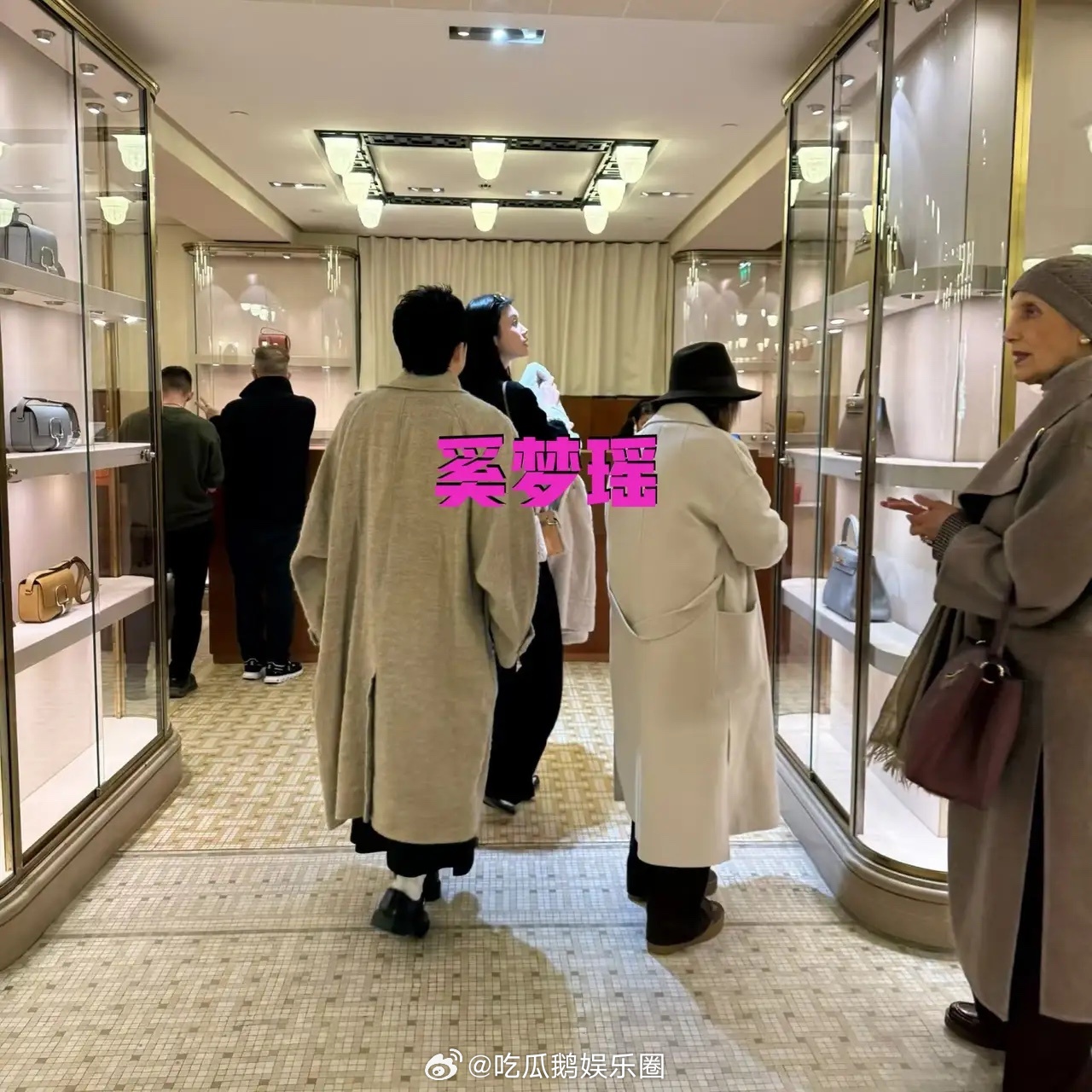 有网友在法国爱马仕偶遇奚梦瑶，她现在可是妥妥的大富婆，人生已经是另外一番天地！ 